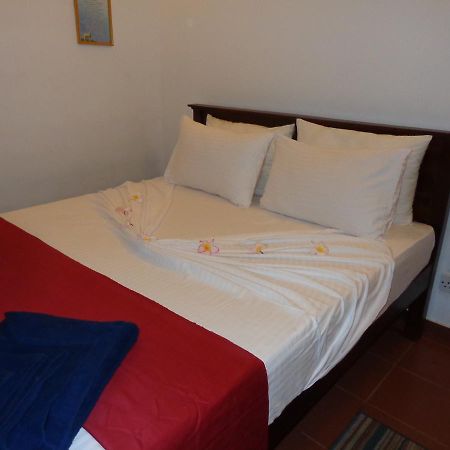 Explore Hostels Negombo Kochchikade Екстер'єр фото