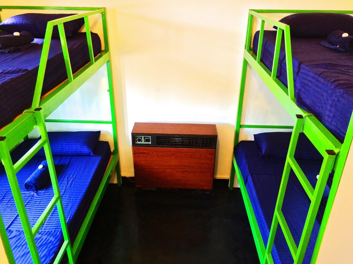 Explore Hostels Negombo Kochchikade Екстер'єр фото