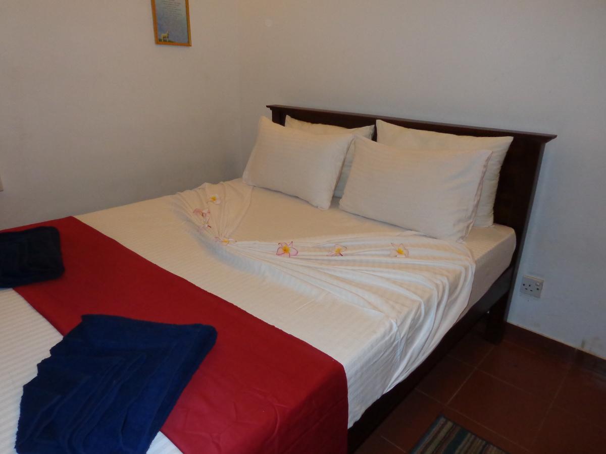 Explore Hostels Negombo Kochchikade Екстер'єр фото