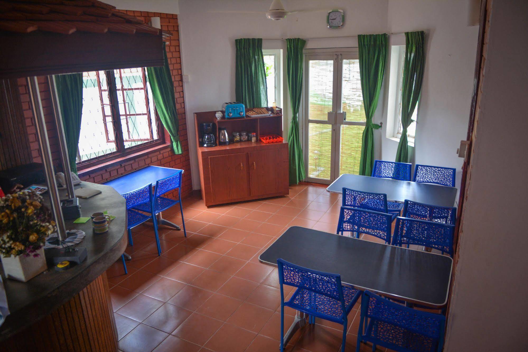 Explore Hostels Negombo Kochchikade Екстер'єр фото