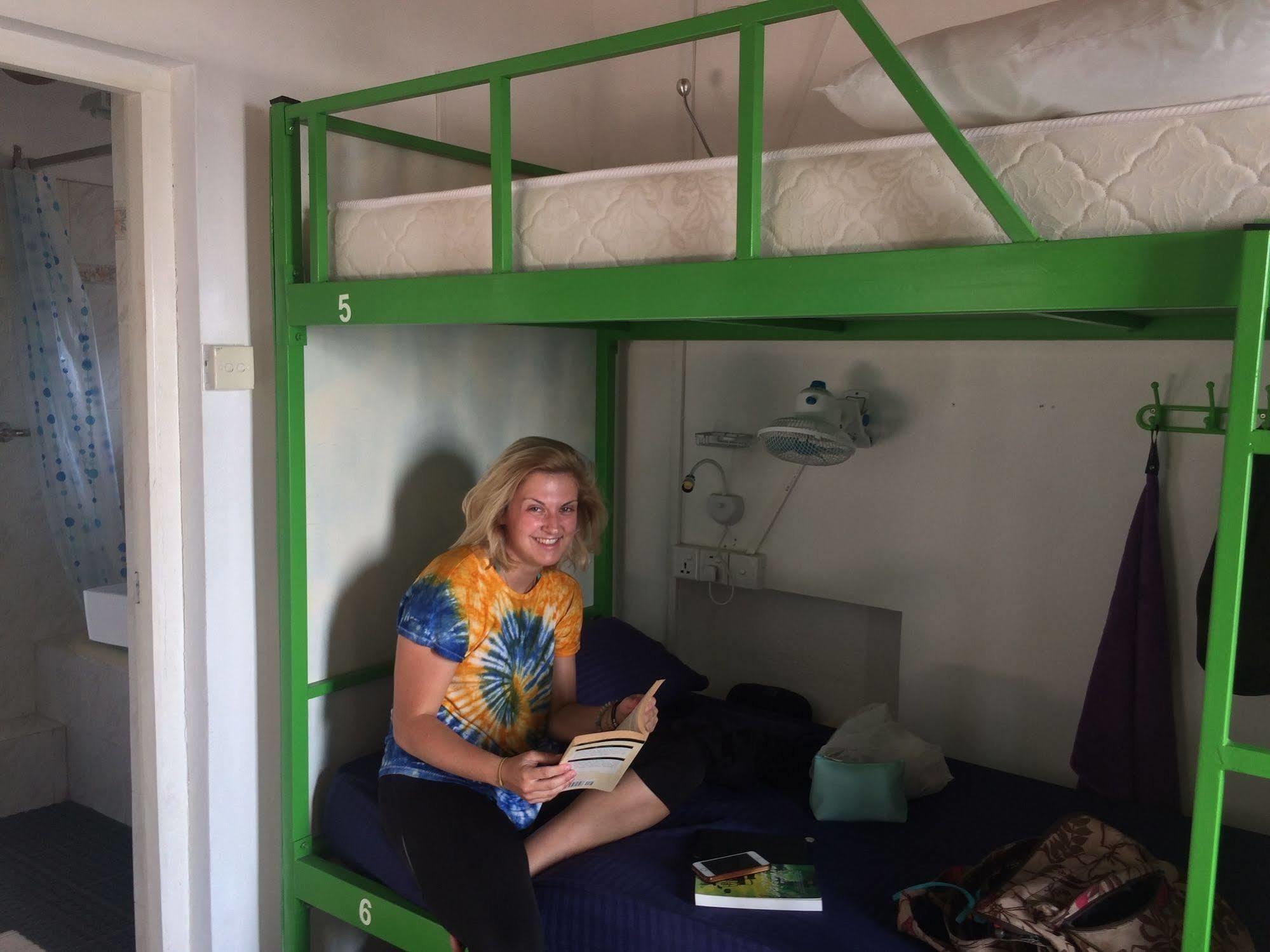 Explore Hostels Negombo Kochchikade Екстер'єр фото