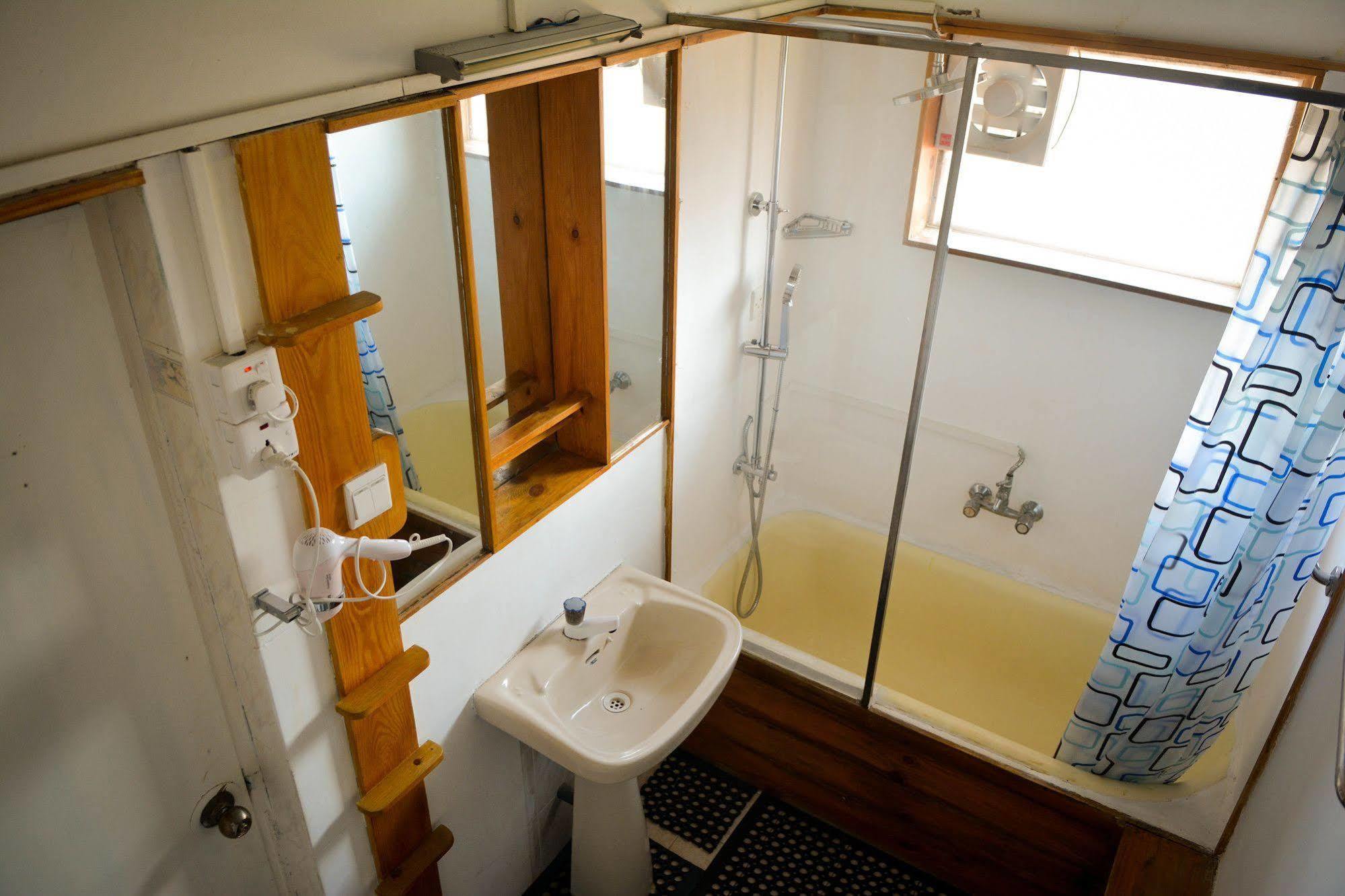 Explore Hostels Negombo Kochchikade Екстер'єр фото