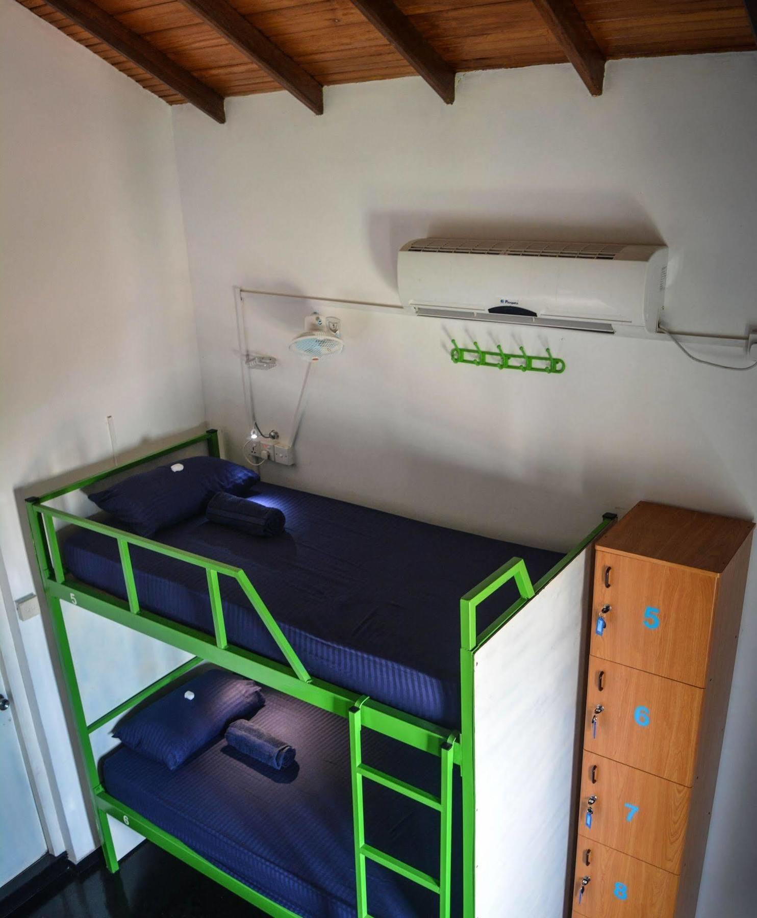 Explore Hostels Negombo Kochchikade Екстер'єр фото