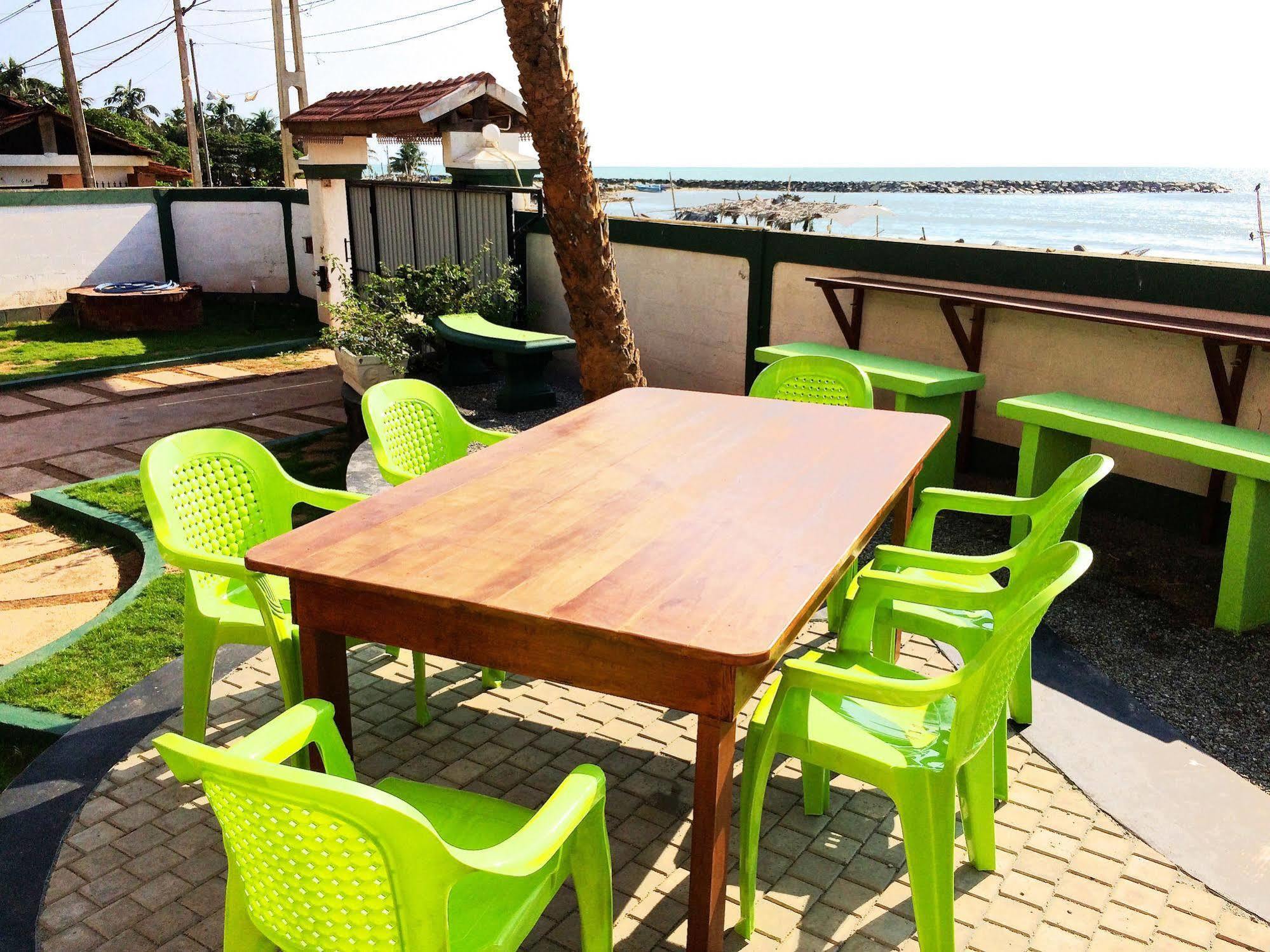 Explore Hostels Negombo Kochchikade Екстер'єр фото