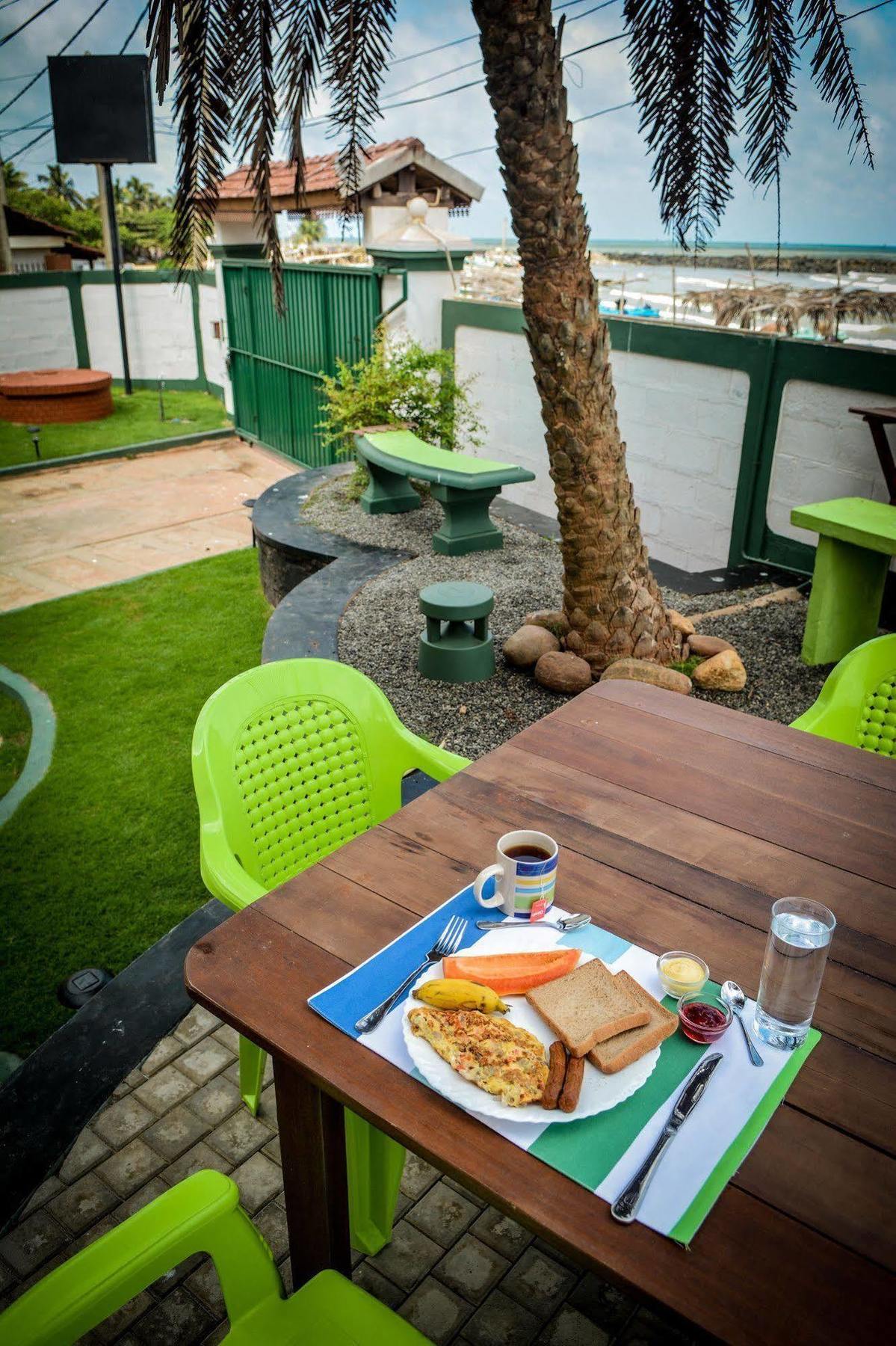 Explore Hostels Negombo Kochchikade Екстер'єр фото